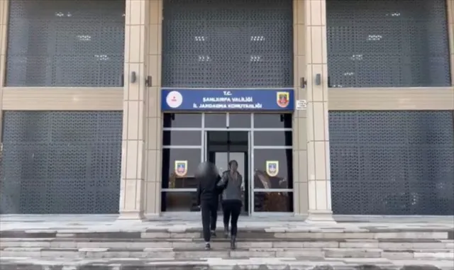 Şanlıurfa’da güvenlik güçlerinin ikna çalışmaları sonucu 1 kadın terörist teslim oldu Şanlıurfa’da güvenlik güçlerinin ikna çalışmaları sonucu 1 kadın terörist teslim oldu