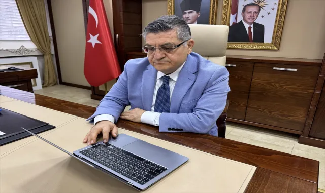 Sinop Valisi Özarslan AA’nın "Yılın Kareleri" oylamasına katıldı Sinop Valisi Özarslan AA’nın "Yılın Kareleri" oylamasına katıldı