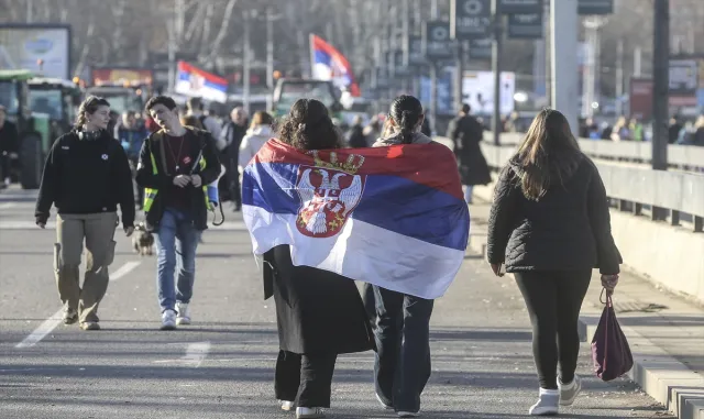 Sırbistan’ın başkenti Belgrad’da öğrencilerin 24 saatlik hükümeti protesto eylemi sona erdi Sırbistan’ın başkenti Belgrad’da öğrencilerin 24 saatlik hükümeti protesto eylemi sona erdi