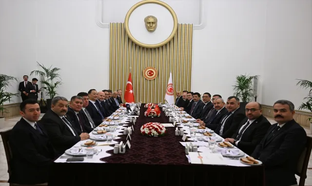 TBMM İçişleri Komisyonu Başkanı Soylu, Kırgızistan Acil Durumlar Bakanı Ajikeyev ile görüştü TBMM İçişleri Komisyonu Başkanı Soylu, Kırgızistan Acil Durumlar Bakanı Ajikeyev ile görüştü