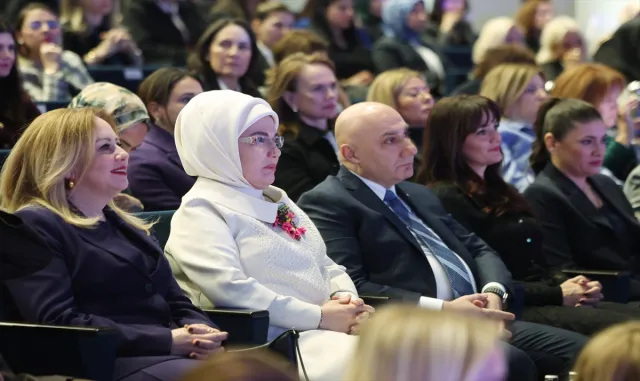 Emine Erdoğan, "Halkbank Üreten Kadınlar Yarışması Ödül Töreni"nde konuştu: Emine Erdoğan, "Halkbank Üreten Kadınlar Yarışması Ödül Töreni"nde konuştu: