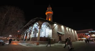 Erzurum ve Kars'ta ramazan ayının ilk teravih namazı kılındı