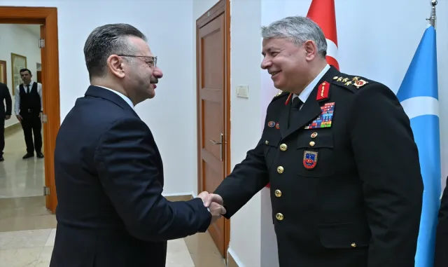 Eskişehir Valisi Aksoy Jandarma Genel Komutan Yardımcısı Orgeneral Kurtoğlu ile bir araya geldi Eskişehir Valisi Aksoy Jandarma Genel Komutan Yardımcısı Orgeneral Kurtoğlu ile bir araya geldi