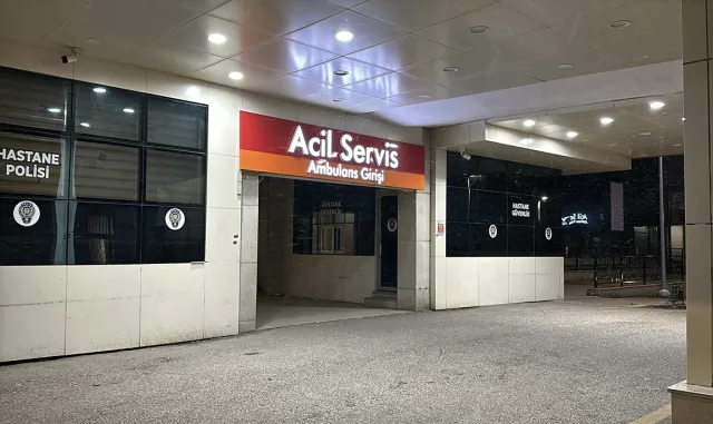 GÜNCELLEME 2 - Düzce’de uygulama noktasındaki polise çarparak kaçan sürücü ile yanındaki kişi tutuklandı GÜNCELLEME 2 - Düzce’de uygulama noktasındaki polise çarparak kaçan sürücü ile yanındaki kişi tutuklandı