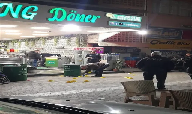 GÜNCELLEME - Adana’da dönercide silahlı saldırıya uğrayan kişi öldü GÜNCELLEME - Adana’da dönercide silahlı saldırıya uğrayan kişi öldü