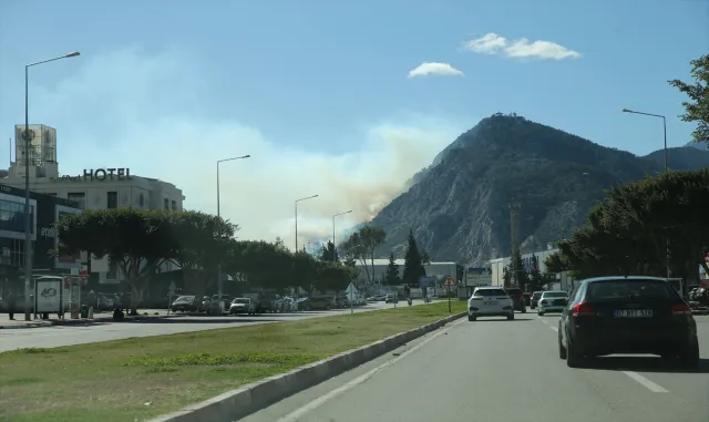GÜNCELLEME - Antalya’da ormanlık alanda çıkan yangına müdahale ediliyor GÜNCELLEME - Antalya’da ormanlık alanda çıkan yangına müdahale ediliyor