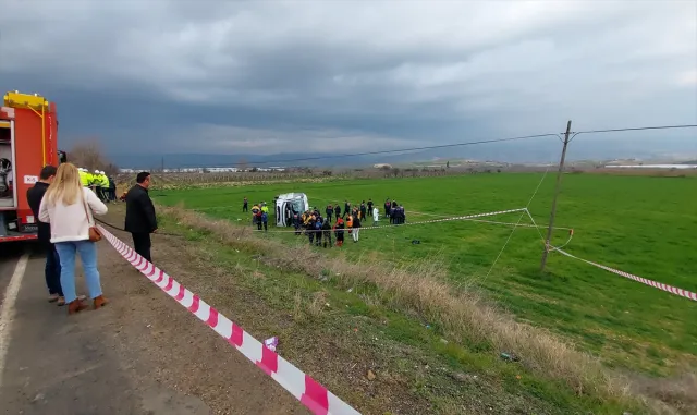 GÜNCELLEME - Denizli’de öğrencileri taşıyan servis midibüsü devrildi, 2 ölü, 26 yaralı GÜNCELLEME - Denizli’de öğrencileri taşıyan servis midibüsü devrildi, 2 ölü, 26 yaralı
