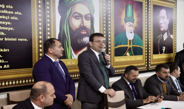 İBB Başkanı İmamoğlu, Başakşehir’de Hızır Lokması Paylaşımı’na katıldı İBB Başkanı İmamoğlu, Başakşehir’de Hızır Lokması Paylaşımı’na katıldı