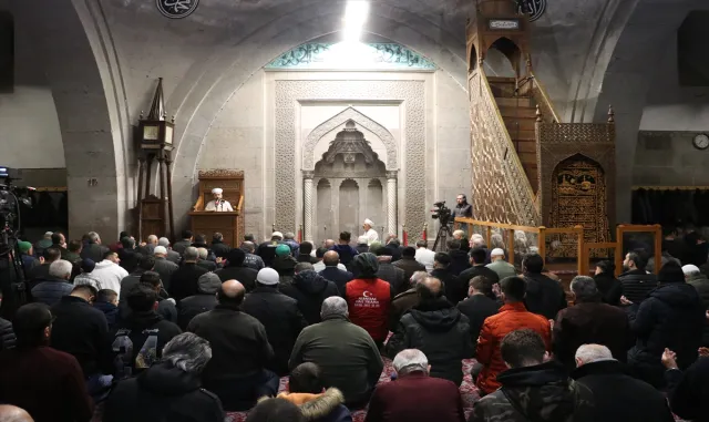 İç Anadolu’da Berat Kandili dualarla idrak edildi İç Anadolu’da Berat Kandili dualarla idrak edildi