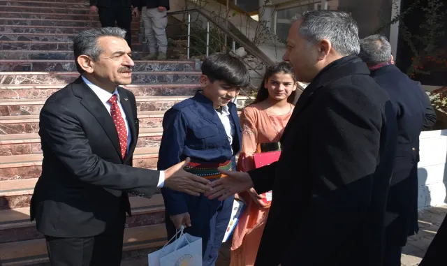 İçişleri Bakanı Ali Yerlikaya, Şırnak’ta "Türkiye’nin Huzuru Toplantısı"nda konuştu: İçişleri Bakanı Ali Yerlikaya, Şırnak’ta "Türkiye’nin Huzuru Toplantısı"nda konuştu: