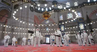 İstanbul'un tarihi camileri ramazana hazırlanıyor