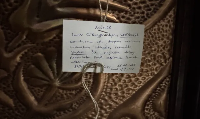 İzmir’de evinde uzun süre önce öldüğü belirlenen kadının kemikleri İstanbul’da incelenecek İzmir’de evinde uzun süre önce öldüğü belirlenen kadının kemikleri İstanbul’da incelenecek