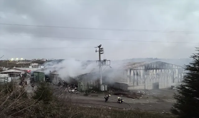Kocaeli’de fabrikada çıkan yangın söndürüldü Kocaeli’de fabrikada çıkan yangın söndürüldü