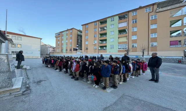 Konya ve çevre illerde yarıyıl tatili sonrası ilk ders zili çaldı Konya ve çevre illerde yarıyıl tatili sonrası ilk ders zili çaldı
