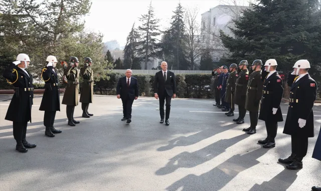 Milli Savunma Bakanı Güler, Macaristanlı mevkidaşı ile bir araya geldi Milli Savunma Bakanı Güler, Macaristanlı mevkidaşı ile bir araya geldi