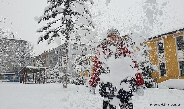 Rize’de kar yağışı nedeniyle eğitime bir gün ara verildi! Rize’de kar yağışı nedeniyle eğitime bir gün ara verildi!