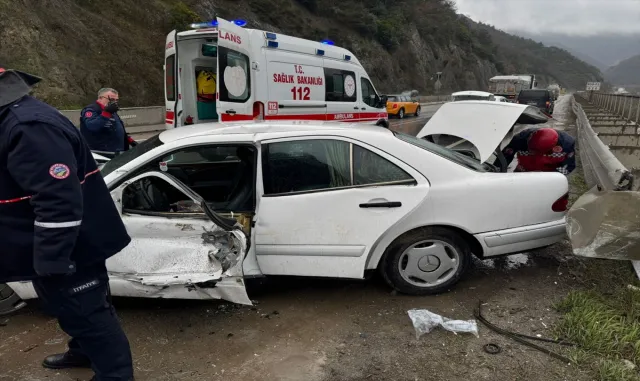 Sakarya’da bariyere çarpan otomobilin sürücüsü öldü Sakarya’da bariyere çarpan otomobilin sürücüsü öldü