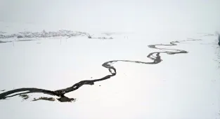 Ardahan'ın Göle Ovası'ndaki karla kaplı menderesler dronla görüntülendi