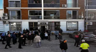 Aydın'da yangında ölen itfaiye erinin eşi ve 2 çocuğunun cenazesi defnedildi