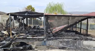 Beypazarı'nda hobi bahçesindeki konteyner ev yandı