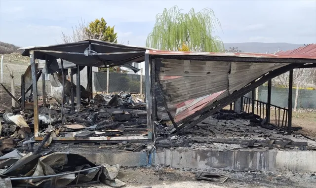 Beypazarı'nda hobi bahçesindeki konteyner ev yandı