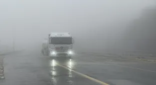 Bolu Dağı'nda sağanak ve sis etkili oldu