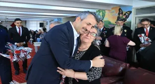 Edirne Valisi Sezer'in huzurevi ziyaretinde duygu dolu anlar
