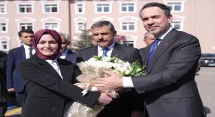 Enerji ve Tabii Kaynaklar Bakanı Alparslan Bayraktar, Erzurum'da ziyaretlerde bulundu