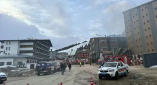 GÜNCELLEME 2 - Uludağ'da işletme belgesi olmadığı için kapatılan otelde çıkan yangın kontrol altına alındı