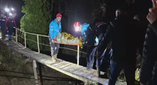 GÜNCELLEME 3 - Sinop'ta 3 evin yıkıldığı heyelanda 4 kişi yaralı kurtarıldı