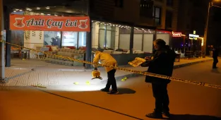 GÜNCELLEME - Çorum'da kahvehaneye düzenlenen silahlı saldırıda 1 kişi öldü, 4 kişi yaralandı
