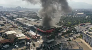 GÜNCELLEME - İzmir'de bir oto lastikçide çıkan yangın kontrol altına alındı