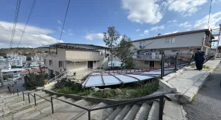 GÜNCELLEME - İzmir'de tamir ettikleri çatıdan düşerek ölen baba ile oğul defnedildi