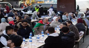 Hollanda’da Gazze ve Filistin’e destek amaçlı sokak iftarı düzenlendi