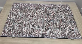 İzmir'de tırda 2 bin 464 kapsül sentetik ecza ele geçirildi