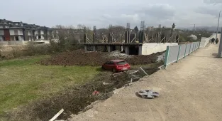 Kocaeli'de şarampole düşen otomobilin sürücüsü yaralandı