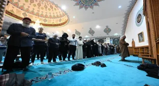 Londra'da ramazan ayının ilk teravih namazı kılındı
