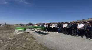 Malatya'da trafik kazasında yaşamını yitiren 3 kişi toprağa verildi