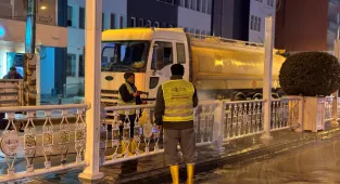 Niğde Belediyesi, cadde ve sokaklarda bayram temizliği yaptı