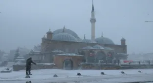 Ulaş'ta kar ve soğuk hava etkili oluyor