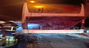Adana'da yangın çıkan yolcu otobüsünde hasar oluştu