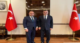 AK Parti Eskişehir İl Başkanı Albayrak, Cumhurbaşkanı Yardımcısı Yılmaz'ı ziyaret etti