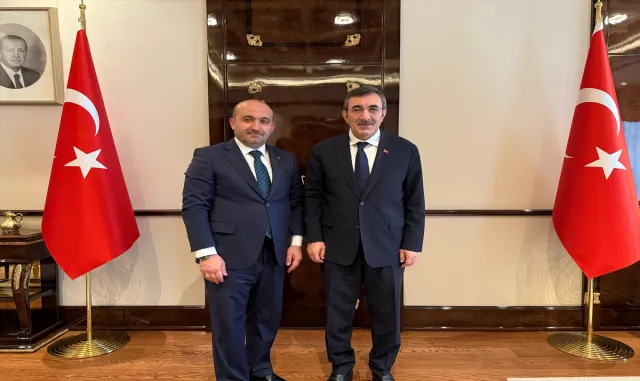 AK Parti Eskişehir İl Başkanı Albayrak, Cumhurbaşkanı Yardımcısı Yılmaz'ı ziyaret etti