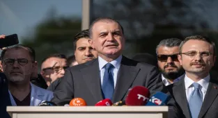 AK Parti Sözcüsü Çelik'ten TBMM Başkanvekili Önder'in tedavi gördüğü hastaneye ziyaret: