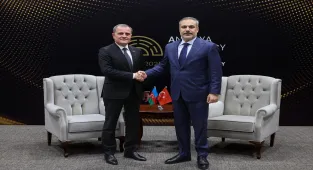 Bakan Fidan, ADF marjında Azerbaycan Dışişleri Bakanı Bayramov ile görüştü