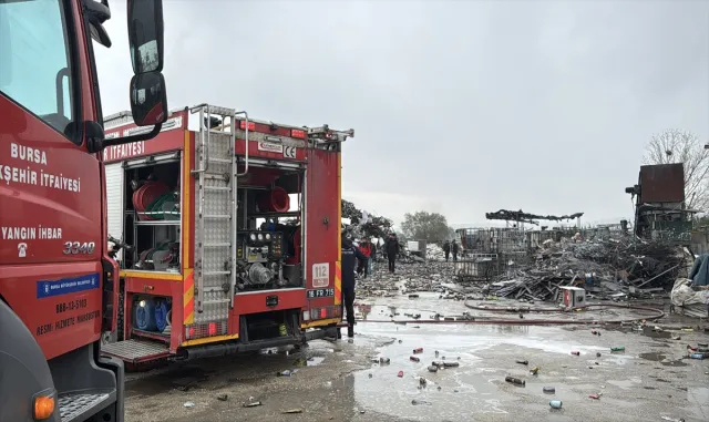 Bursa'da geri dönüşüm tesisinde çıkan yangın söndürüldü