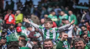 Bursaspor taraftarı şampiyonluğu kutluyor