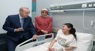 Cumhurbaşkanı Erdoğan'dan açılışı yapılan hastanede hasta ziyareti 