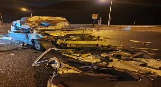 Düzce'de kamyona çarpan hafif ticari araçtaki 2 kişi öldü, 2 kişi yaralandı