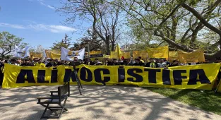 Fenerbahçe taraftarından başkan Ali Koç ve yönetime istifa çağrısı